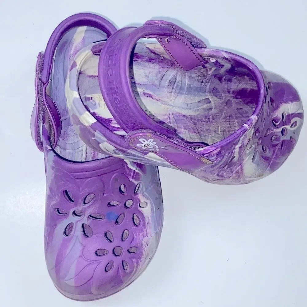 Stride rite water  girls shoes size XL